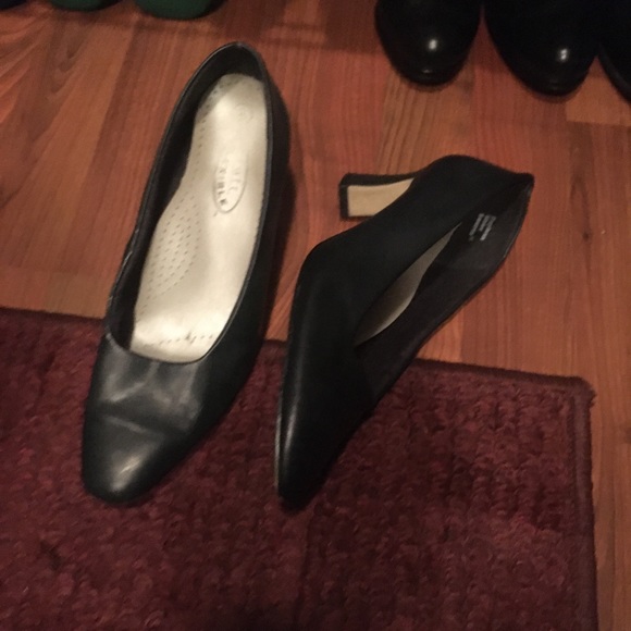 Shoes - Picture 7 of 8